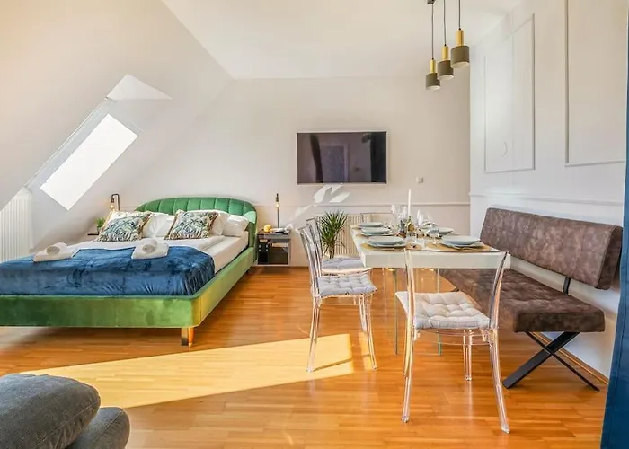 2 Separate Full - 5 Bedroom - Gym - Parking - Rooftop דירה וינה