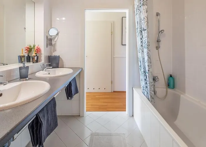 2 Separate Full - 5 Bedroom - Gym - Parking - Rooftop