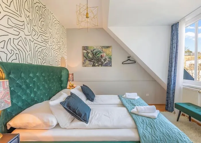 2 Separate Full - 5 Bedroom - Gym - Parking - Rooftop *